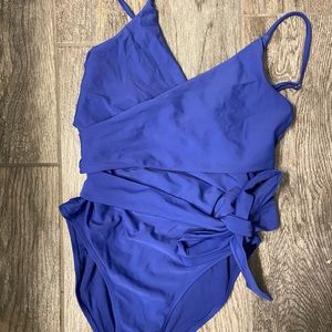 L Old Navy Swim Swuit